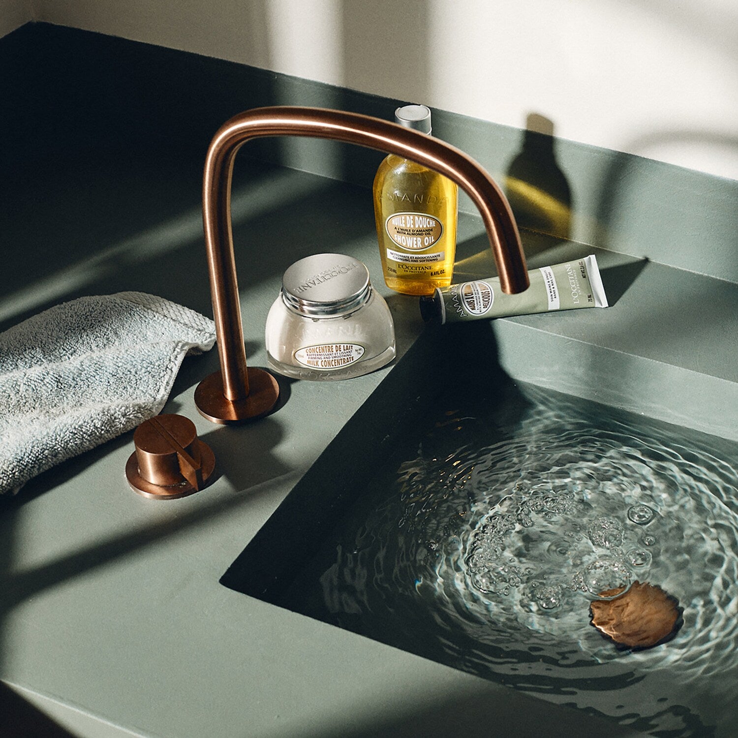 Cleansing And Softening Shower Oil With Almond Oil - Image 9